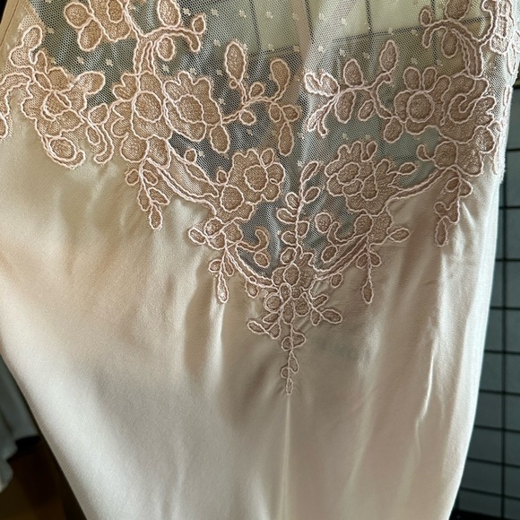 Monet midi dress by Rumored. NWOT. Blush colored - Picture 5 of 7